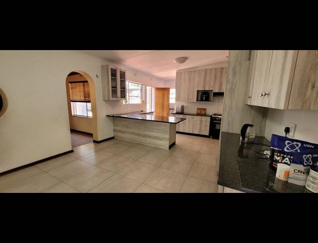 3 BEDROOM HOUSE FOR SALE IN BRACKENHURST